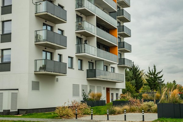 Unveiling the benefits of uv sanitation for a pristinely clean swimming pool in your uk home